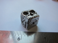 Dice : d6 16mm skull Gluckhaus pewter