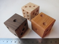 Dice : d6 1p5inches maple cherry walnut